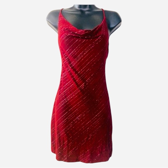 Dresses & Skirts - Sexy short burgundy night out dress with glitter design